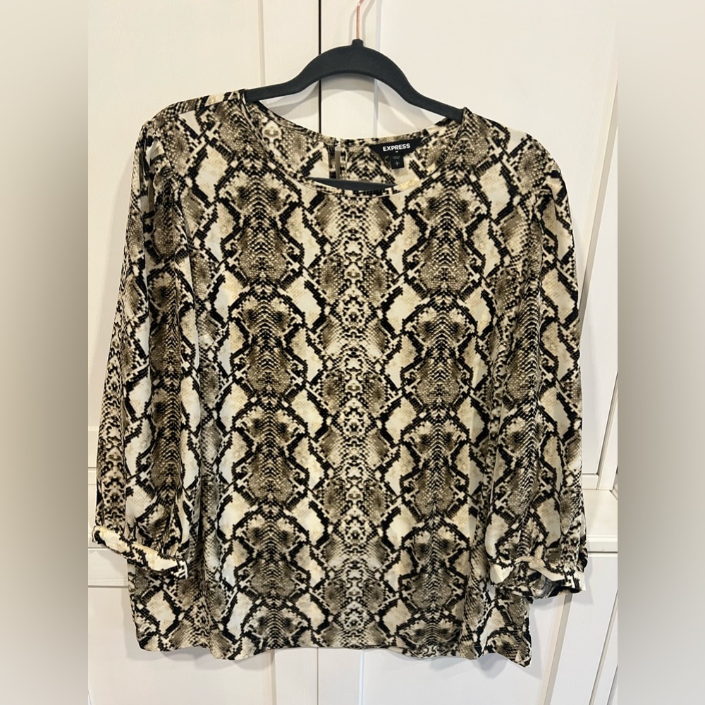 Beautiful snake print blouse.